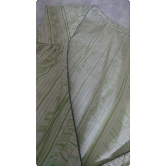 Old Navy Womans V-neck lighgreen sleveles … - Picture 6 of 15